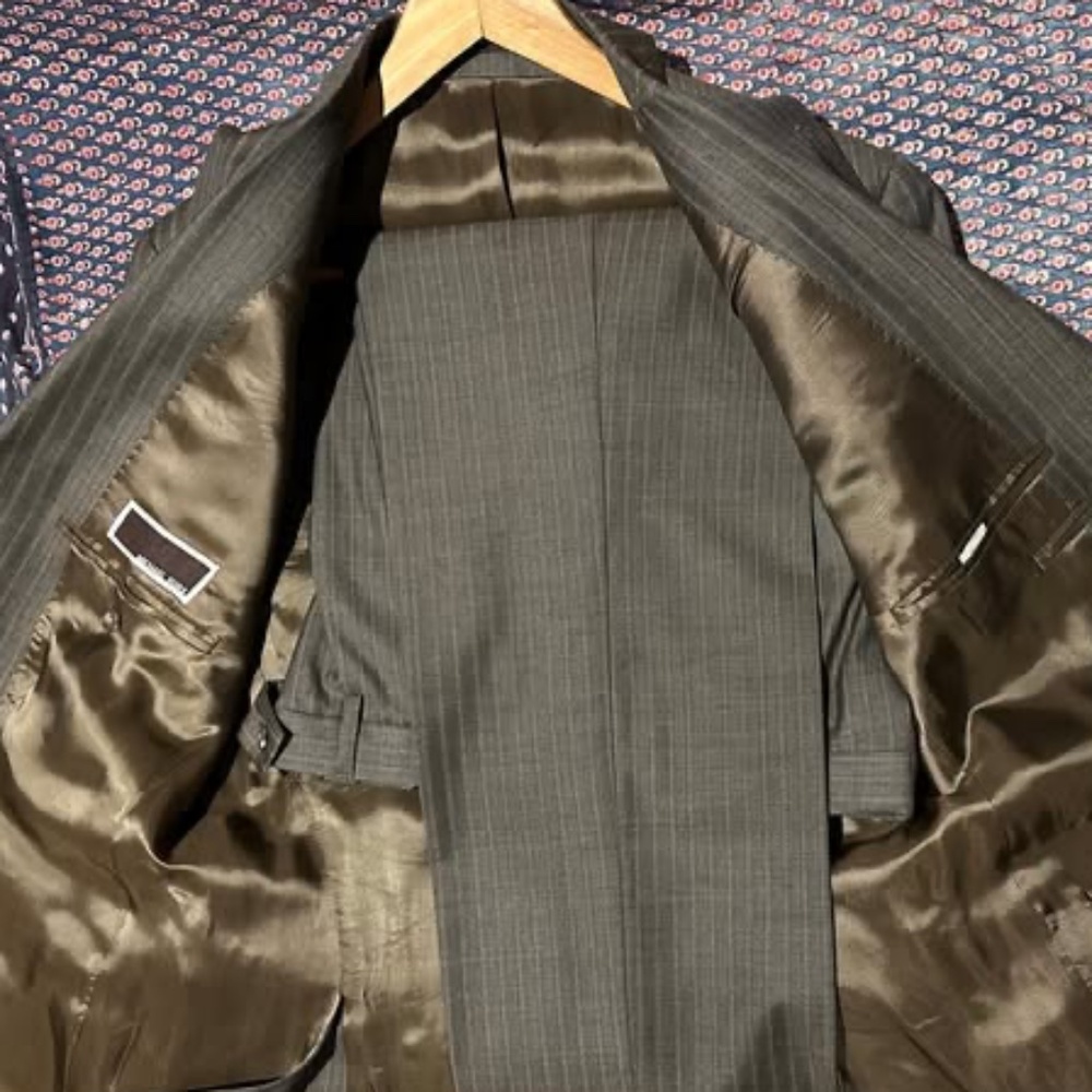 MICHAEL KORS 38R BROWN STRIPE SUIT